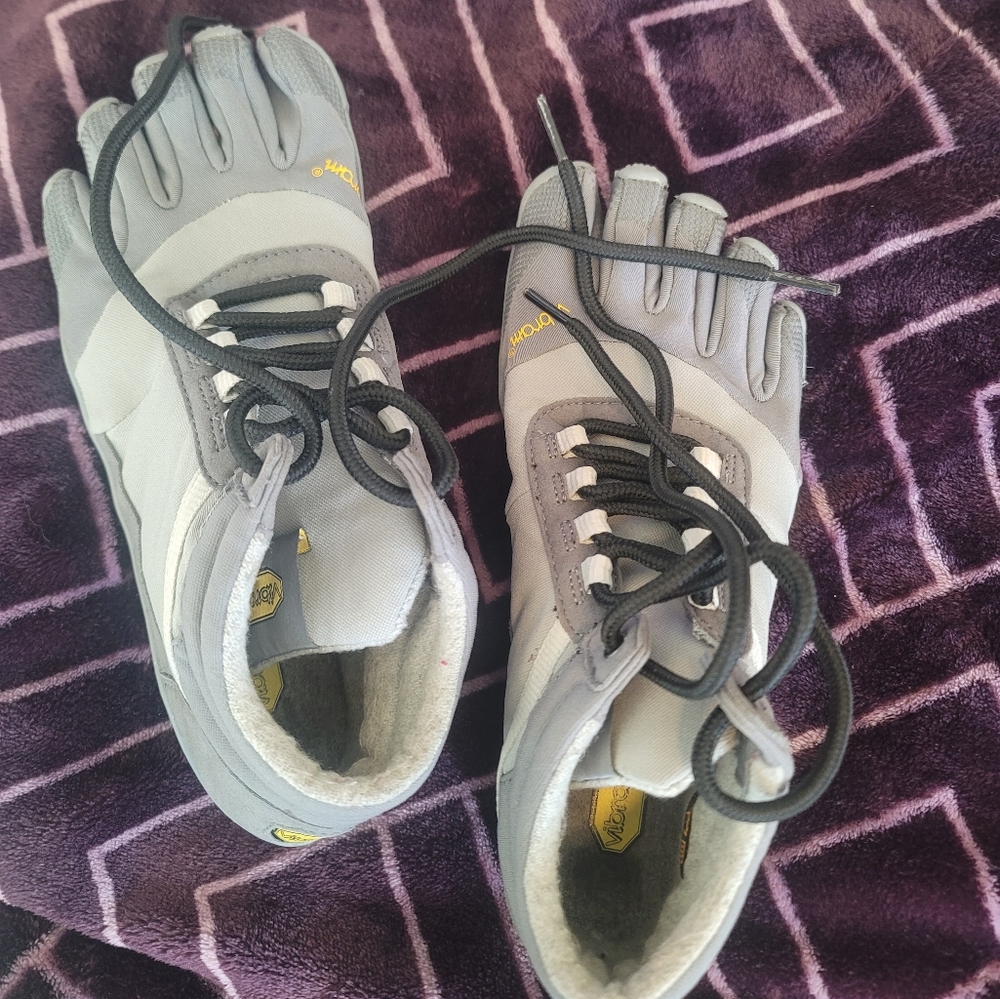 Vibram FiveFingers Trek Ascent Insulated Sz 7.5-8 M EU 38 Women's Shoes